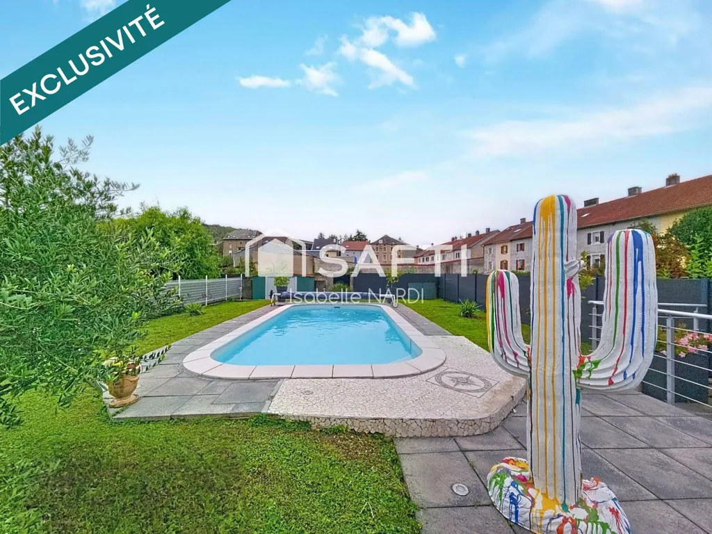 Piscine - Maison Rénovée avec Piscine à Knutange
