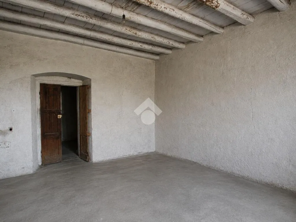 Rooms - Rustic Property for Renovation in Garbagnate Monastero