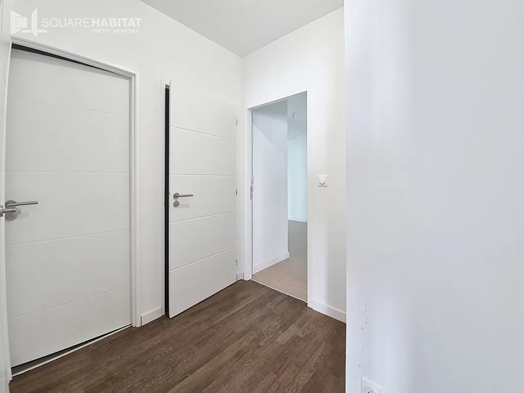 Esik - 3-Bed Apartment with Terrace in Le Palais