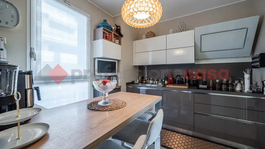 Cucina - Modern 3-Bedroom Apartment in Buccinasco