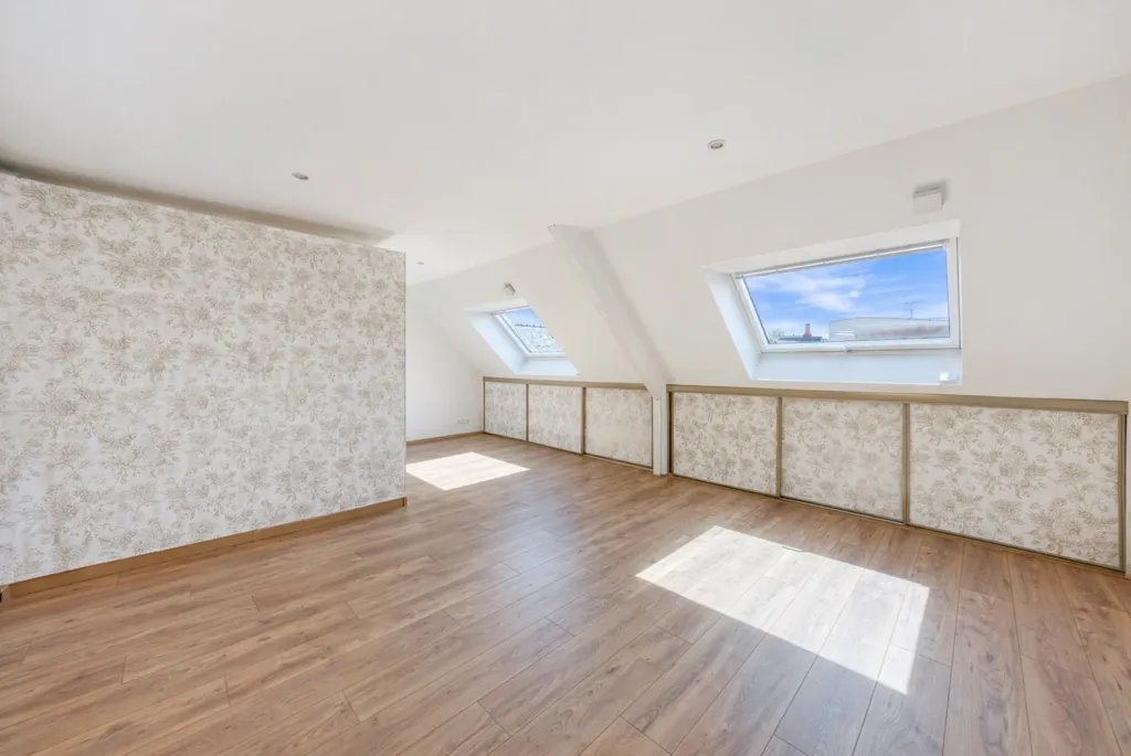 Pièces - Maison Rénovée avec Jardin et Studio à Sud-Gare
