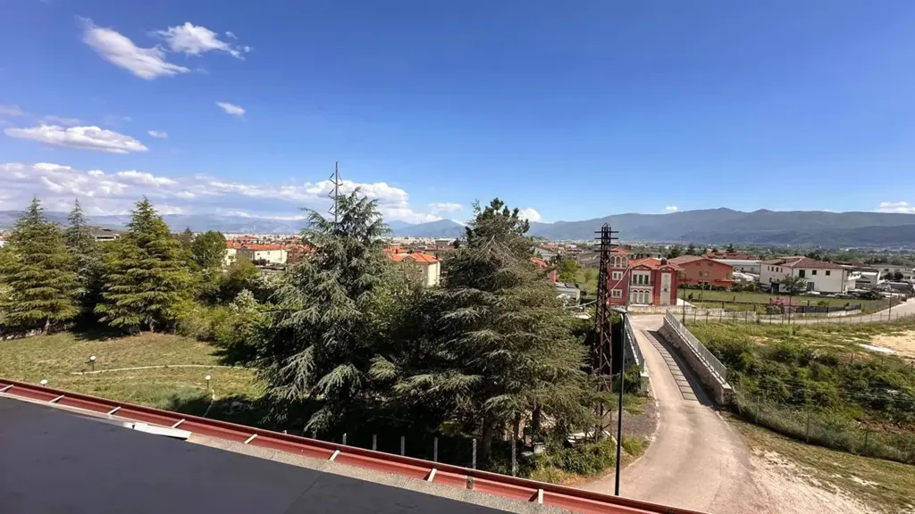 Rõdu - Twin-Storey Apartment with Balcony in Avezzano