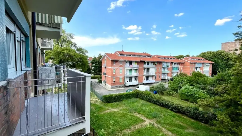 Balcon - Restored 4-Bedroom Flat with Balcony in Torino