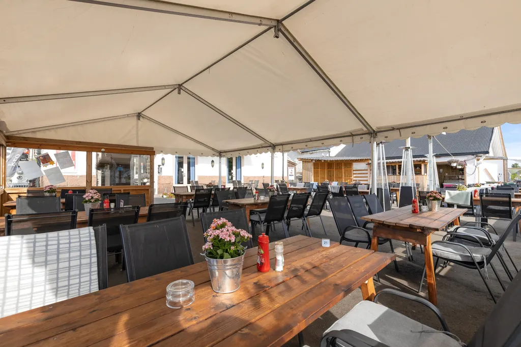 Terrasse - Restaurant with Waterfront in Svelvik