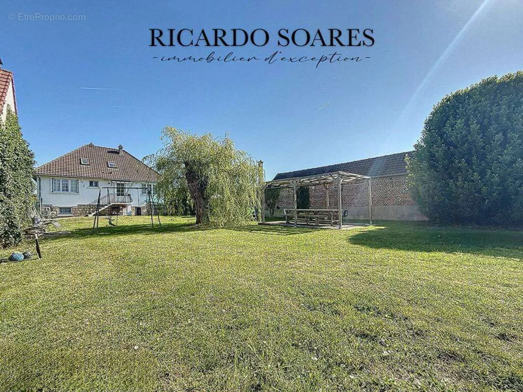 Giardino - House with Large Garden in Estrées-Saint-Denis