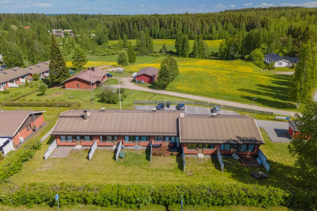 Aerial - Compact Terraced House with Garden in Nilsiä