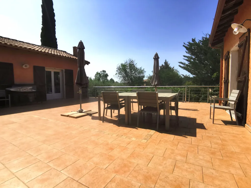 Terrasse - Propriété avec 4 Gîtes et Piscine à Béziers