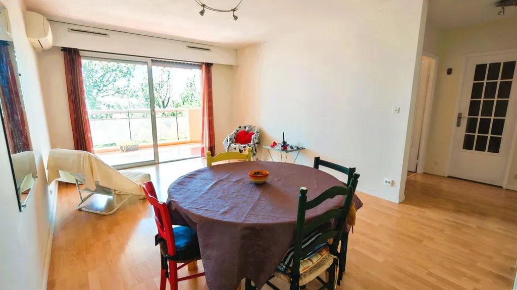 Salle à manger - Appartement avec Terrasse et Vue Panoramique à Fréjus