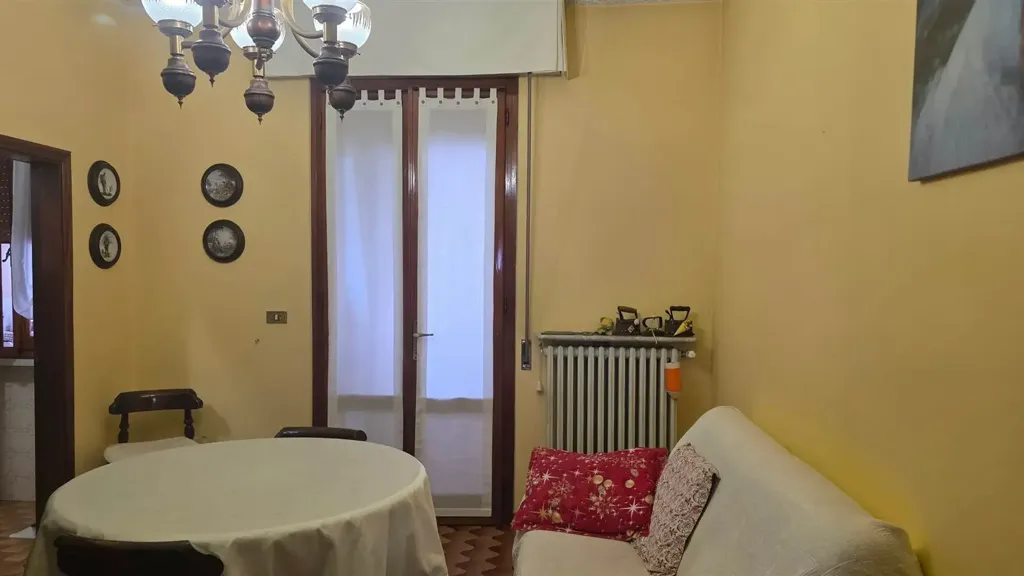 Dining Room - Six-Bedroom Apartment with Terrace in Prato