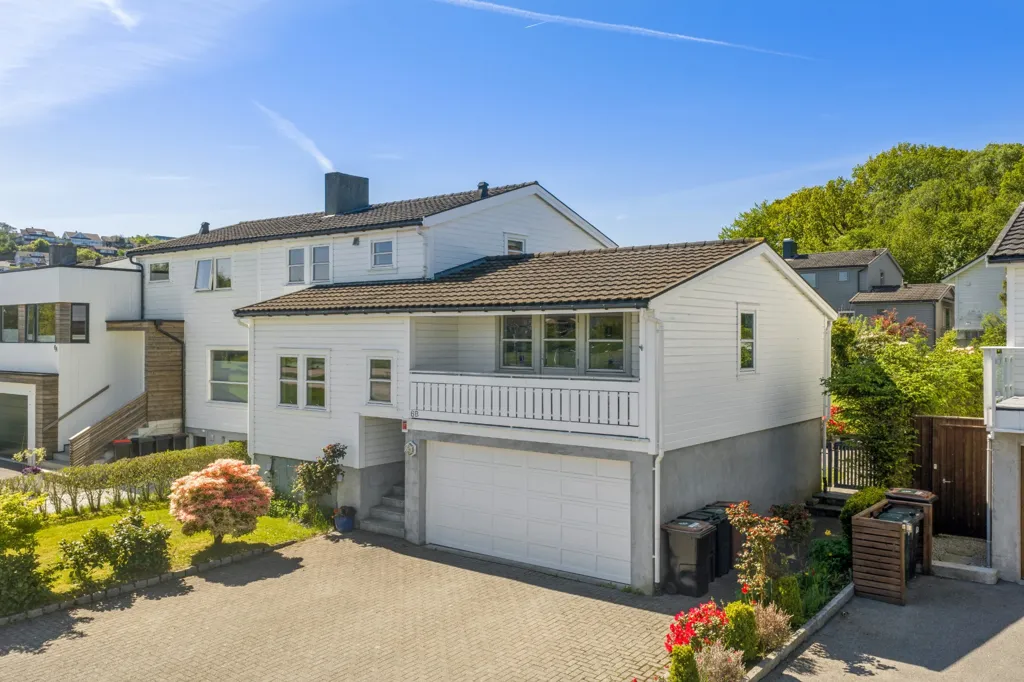 Extérieur - Three-Storey Townhouse with Sea View in Sola