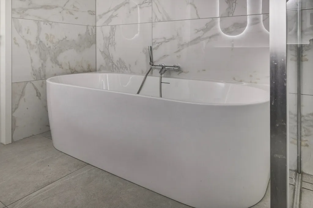 Bagni - Bright 2-Bedroom Apartment in City Centre
