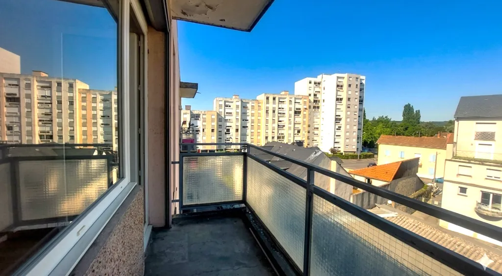 Balcone - 2-Bed Apartment with Balcony in Tarbes