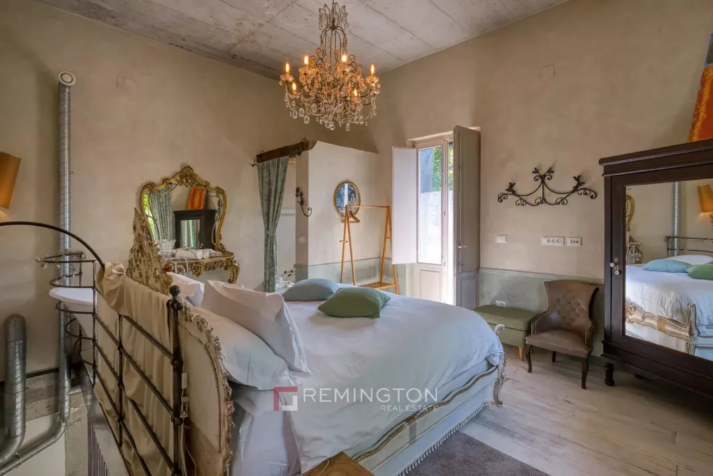 Magamistoad - Villa with Extensive Building Land in Central Istria