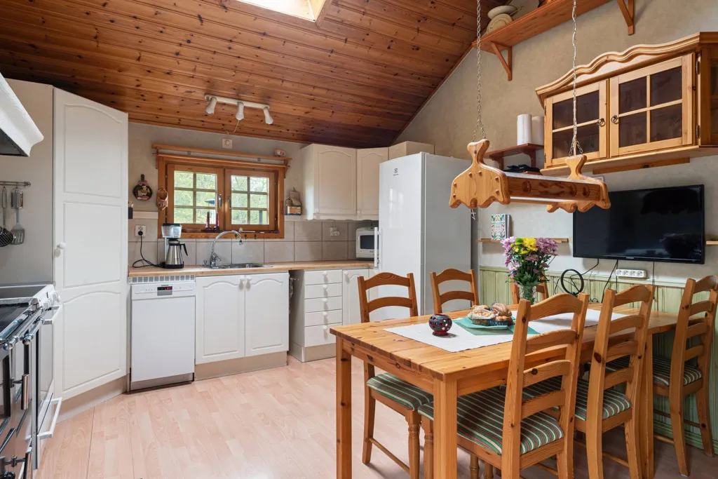 Cuisine - Villa with Pool and Jacuzzi in Smara, Edsbro