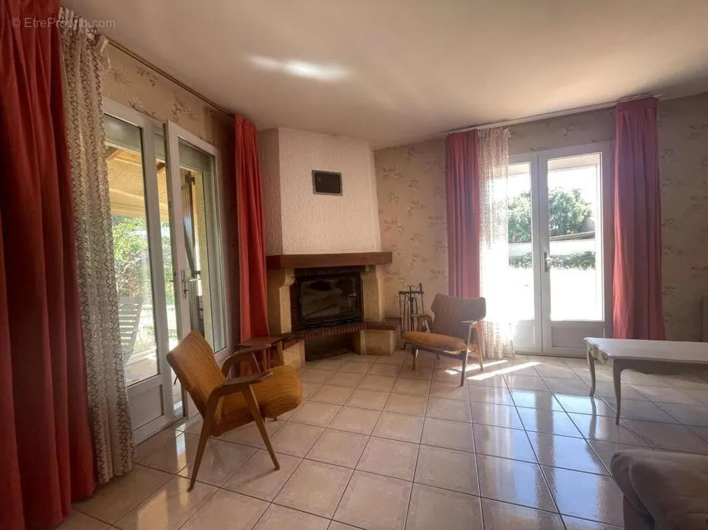 Séjour - Villa de Plain Pied avec Piscine à Clermont-l'Hérault