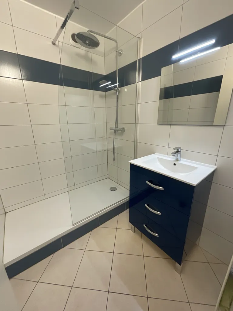 Salles de bain - Appartement 3 Pièces avec Balcon à BOURGES