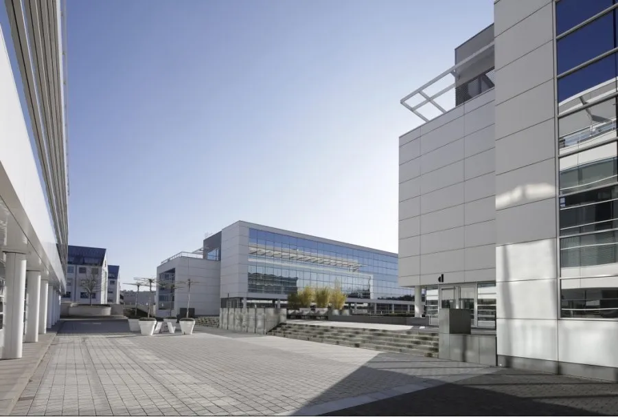 Extérieur - Bureaux Contemporains à Mamer avec Parkings