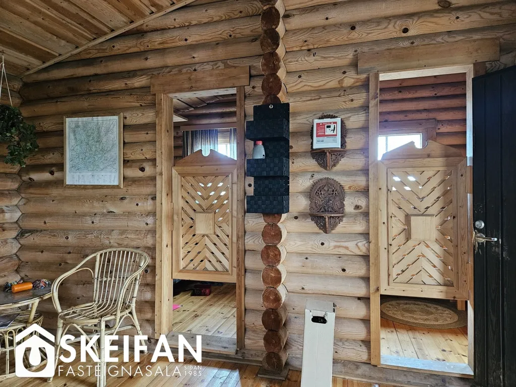 Entrée - Timber Cabin with Workshop in Hraunborgir