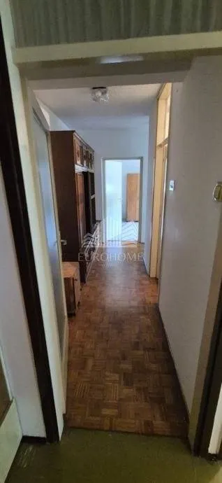 Entrée - Apartment with Central Heating in Sesvete, Zagreb