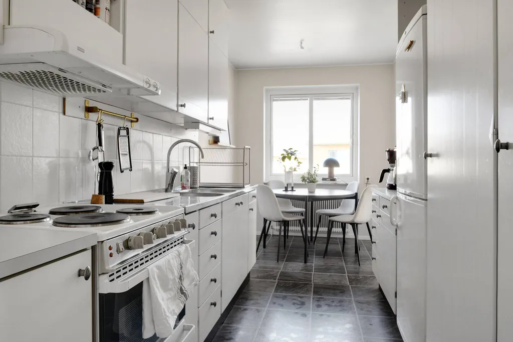 Kitchen - Two-Bedroom Flat with Balcony in Falköping