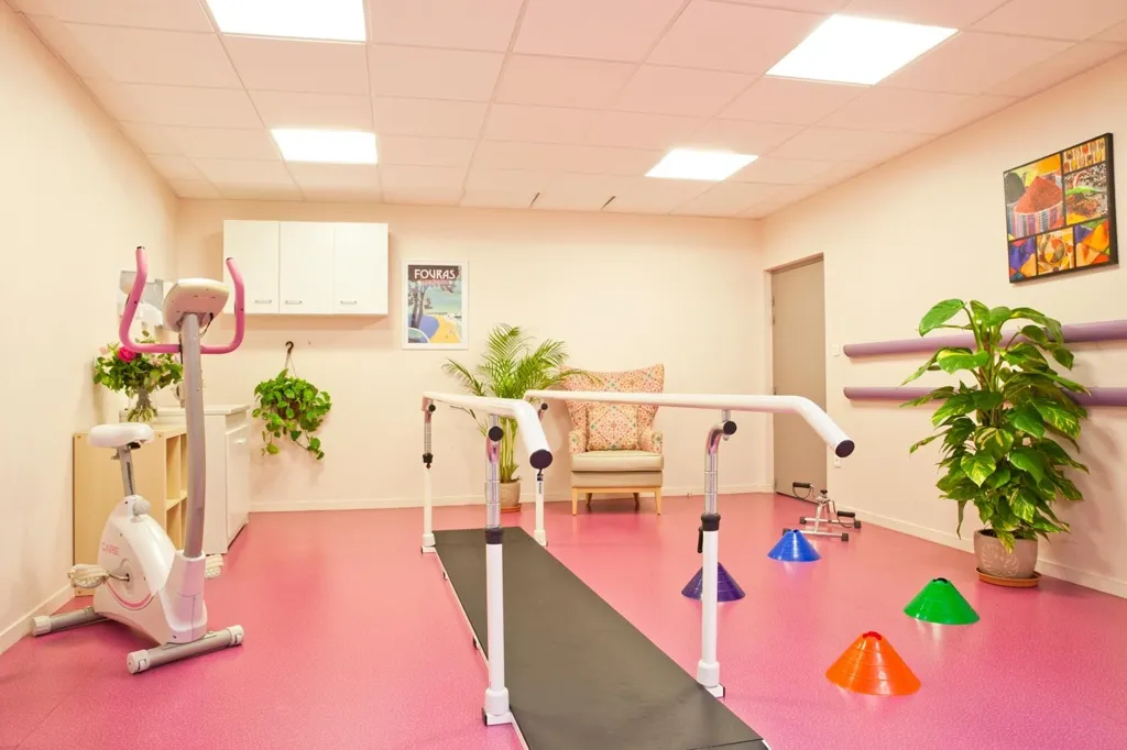 Pièces - Chambre Meublée en Résidence EHPAD à Saint-Jean-d'Angle