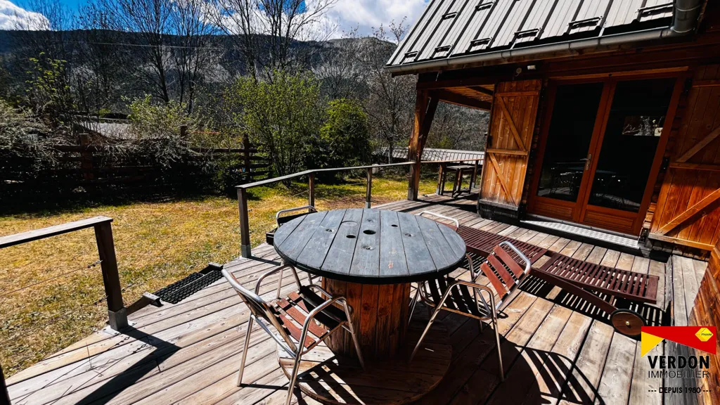 Terrasse - Chalet Récemment Construit avec Terrasse à Beauvezer