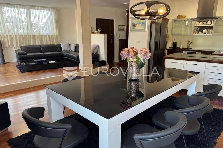 Salle à manger - Luxury Penthouse with Plot in Bol Town Centre
