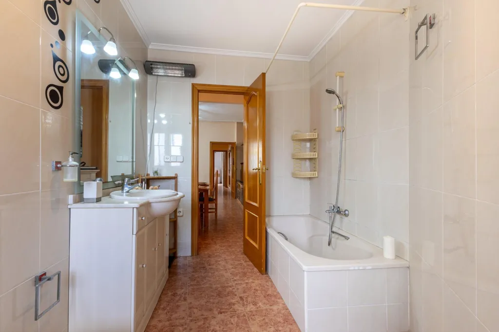 Salles de bain - Apartment with Terrace in Llíria