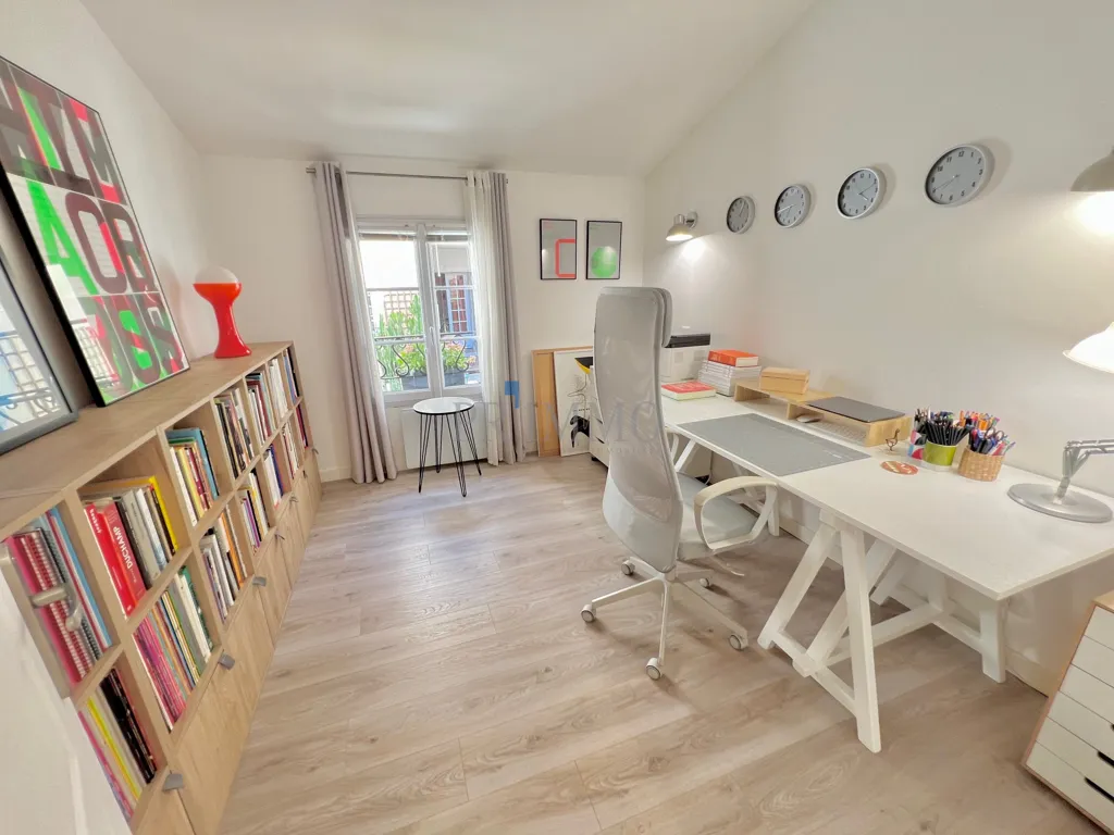 Bureau - Appartement T3 avec Mezzanine au Centre Historique de Fréjus