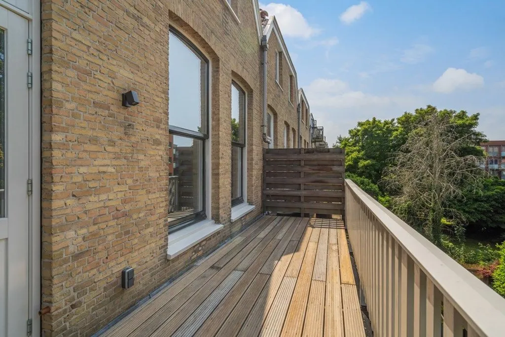 Balcon - Renovated Apartment with Balcony in The Hague