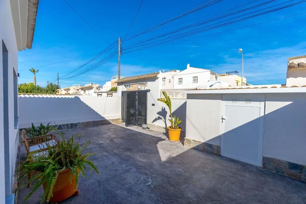 Giardino - Luxury Villa with Pool in El Chaparral, Torrevieja