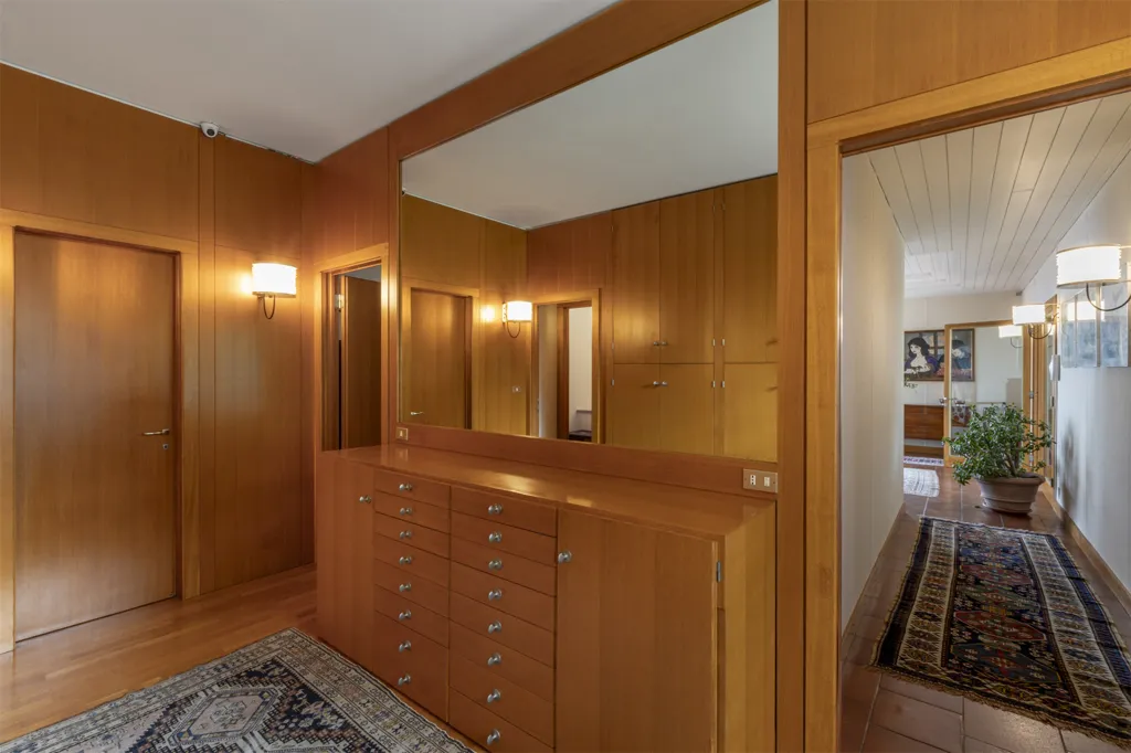 Hallway - Luxury Villa with Panoramic Views in Turin