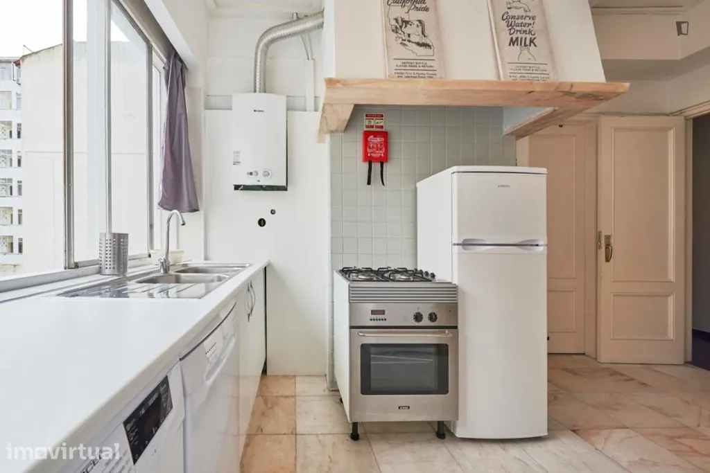 Kitchen - Student Room in Marquês de Pombal, Lisbon