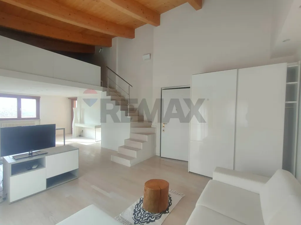 Elutuba - Modern Apartment with Balcony in Scoppito