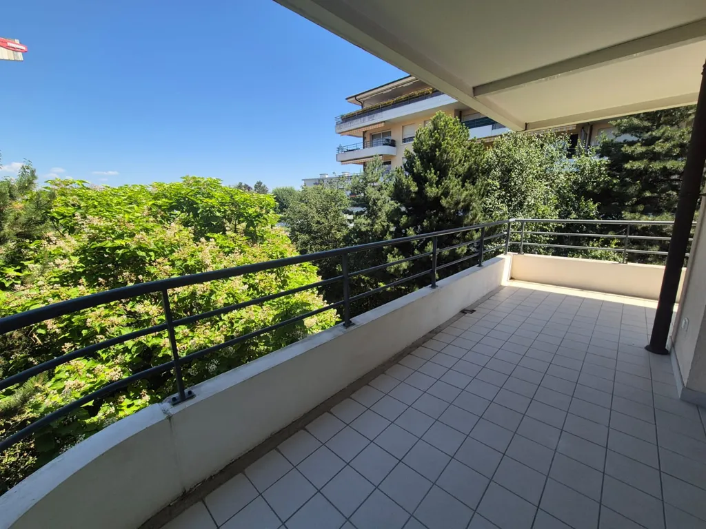 Balcon - Appartement 3 Pièces avec Grande Terrasse à Mon Idée