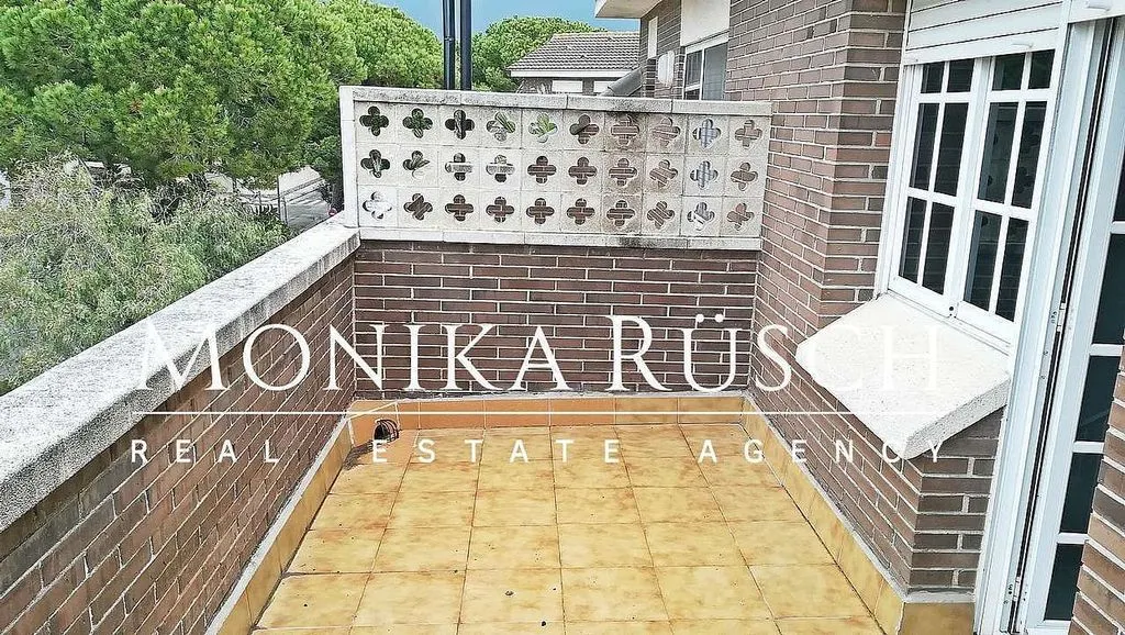Terrass - Twin-Storey House with Pool in Castelldefels