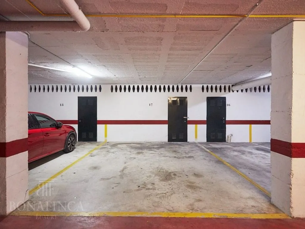 Garage - Luxury Flat with Private Garden in Calvià