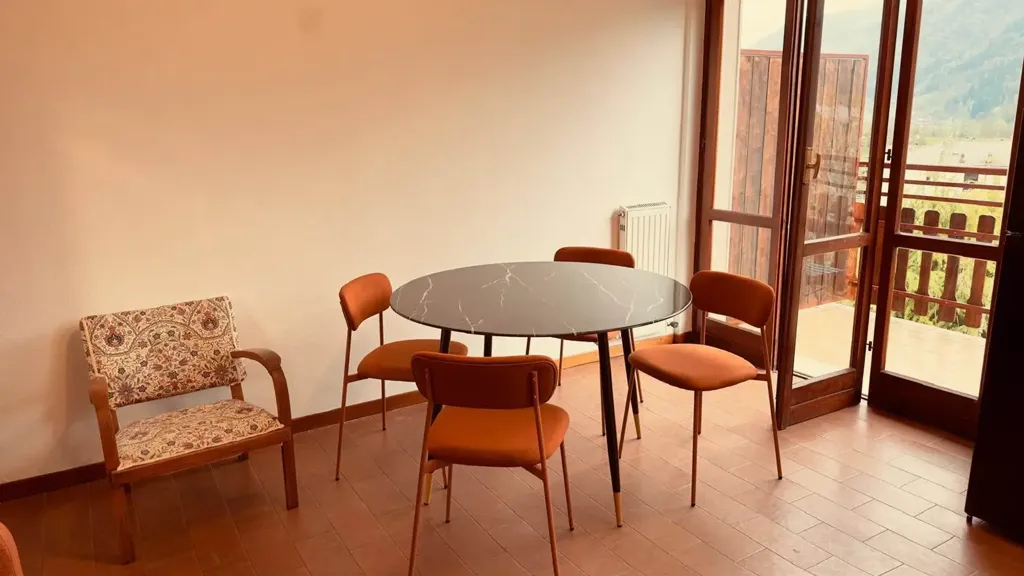 Salle à manger - Rented Studio with Balcony in Clusone