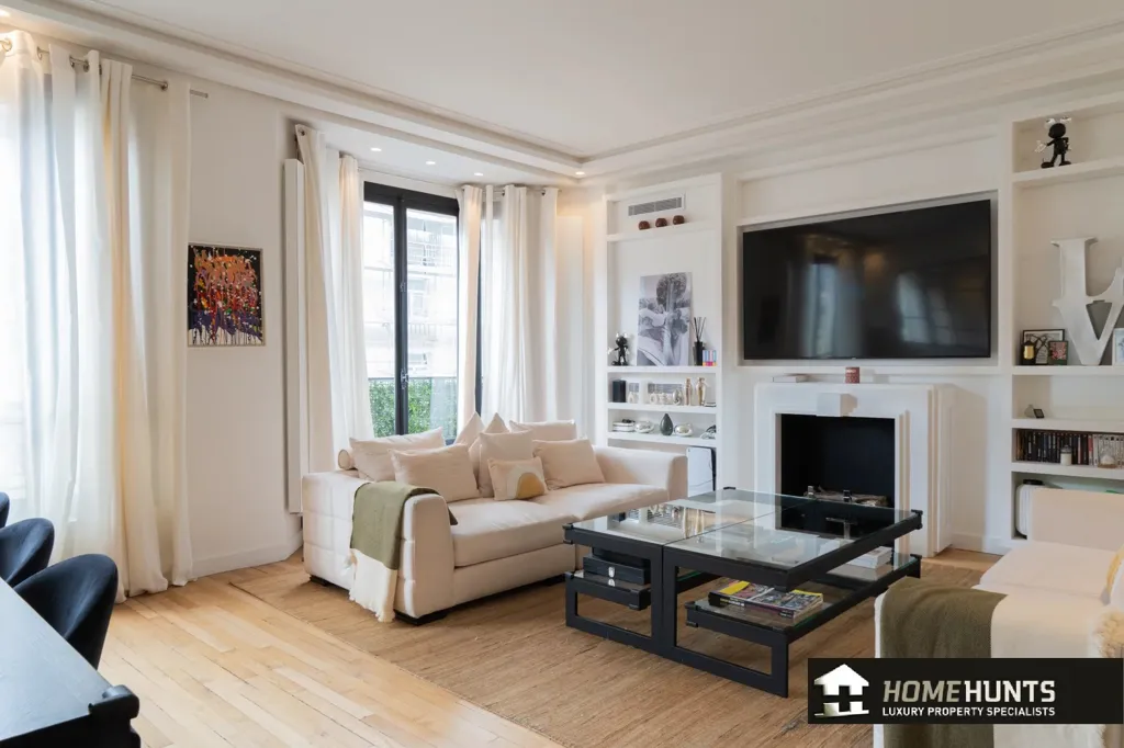 Elutuba - Renovated Paris Apartment with Balcony
