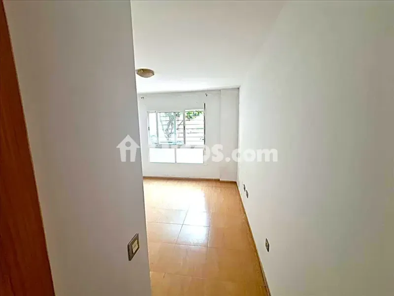 Entrée - Ground Floor Flat with Renovation Potential in Roquetas de Mar