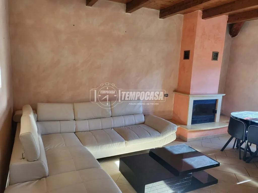 Elutuba - Three-Bedroom Apartment with Private Parking in Malnate