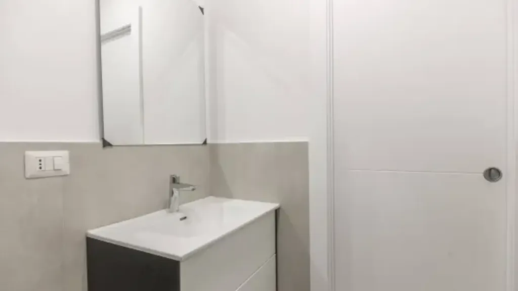 Vannitoad - Fully Furnished Flat with Balcony in Milan