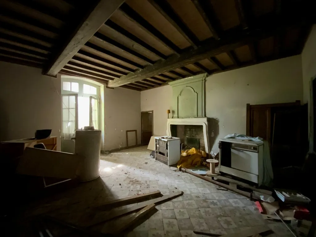 Pièces - Maison Ancienne avec Chapelle à Mirambeau