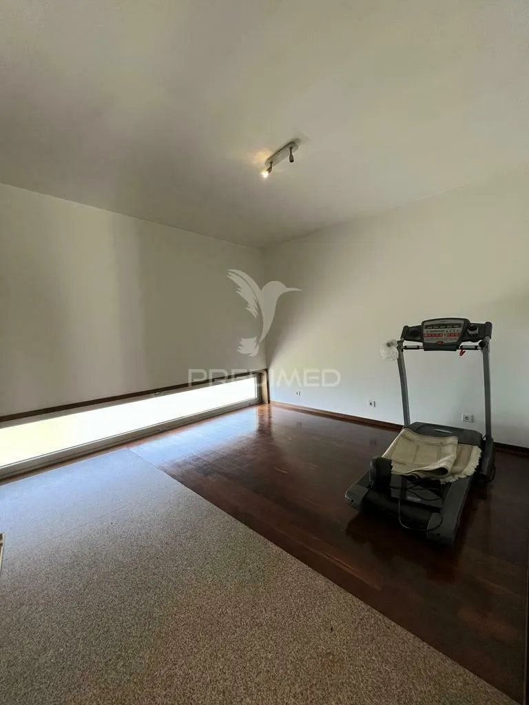 Pièces - Luxury Villa with Pool in Guimarães