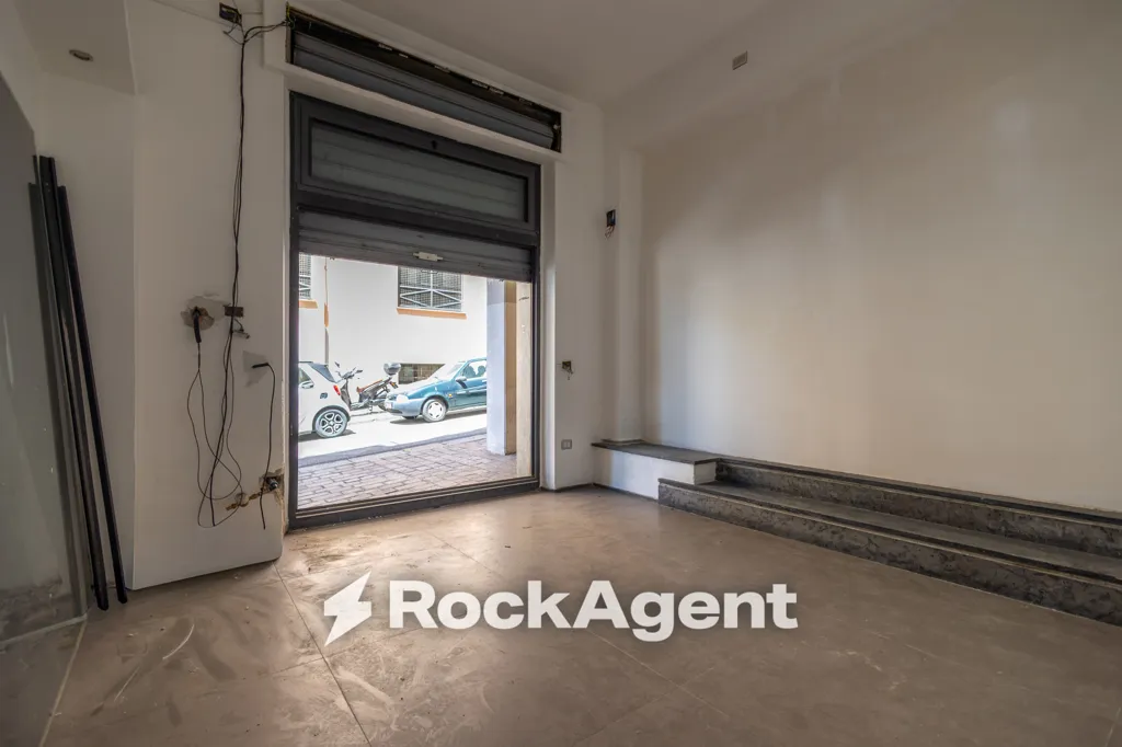 Garage - Commercial Property with High Visibility in San Leonardo