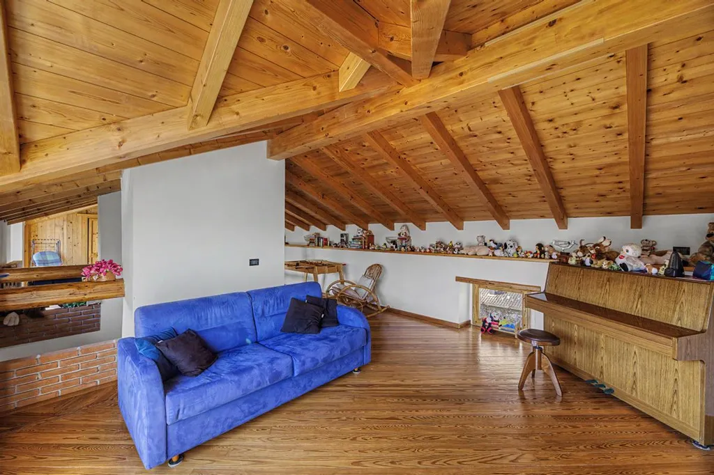 Toad - Multi-Level Apartment with Mansard in Luino