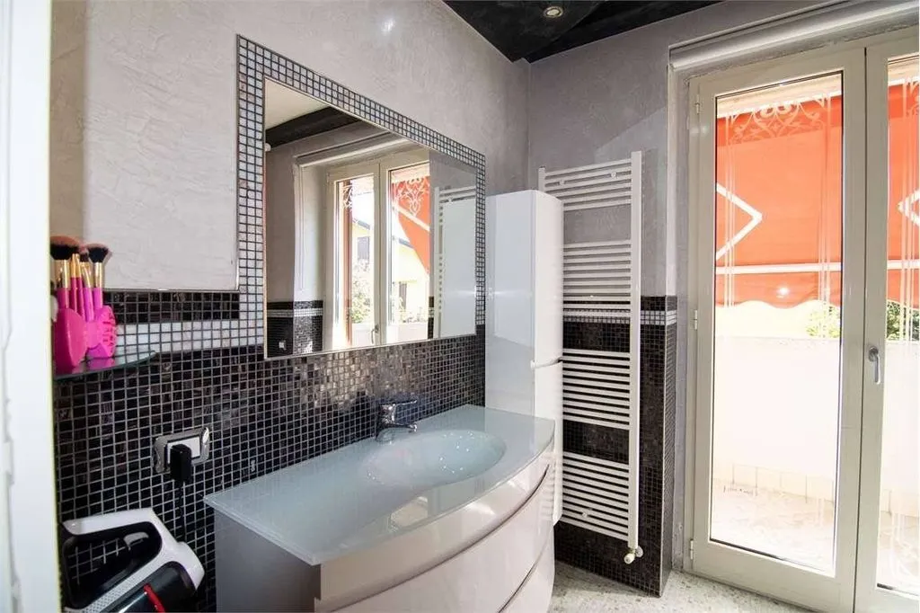Bathrooms - Luxury Villa with Private Garden in Boltiere