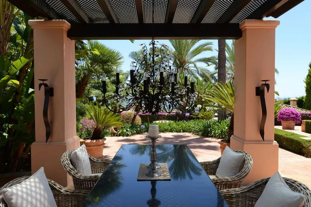 Terrasse - Luxury Villa with Infinity Pool in Sierra Blanca
