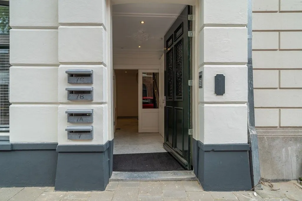 Entrée - Renovated Apartment with Garden in The Hague