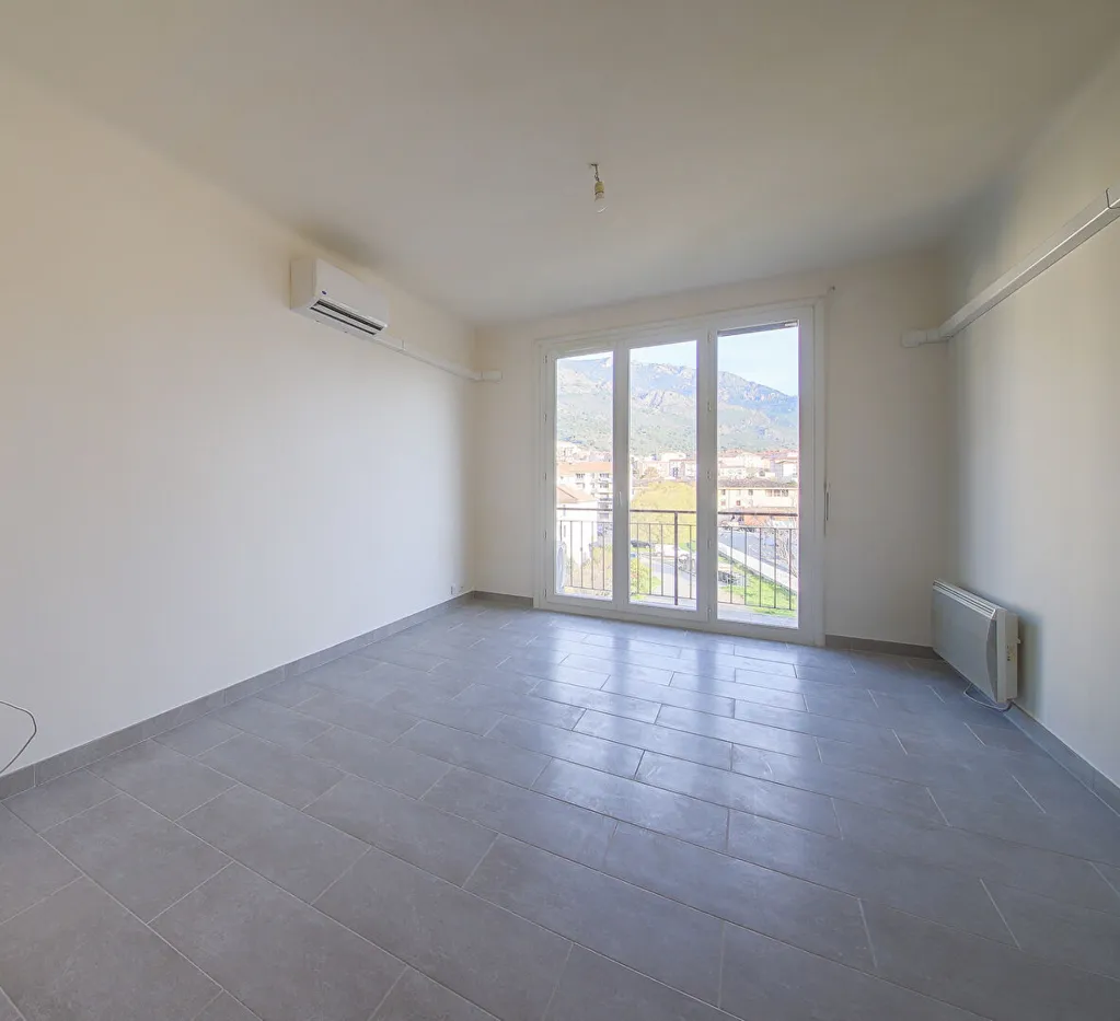 Pièces - Appartement T3 avec Vue Montagne à Corte